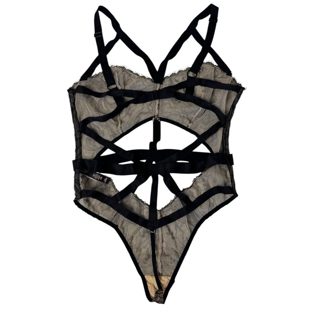 VICTORIA’S SECRET Strappy Bodysuit Chantilly Black Lace Teddy Size Large - Picture 5 of 8